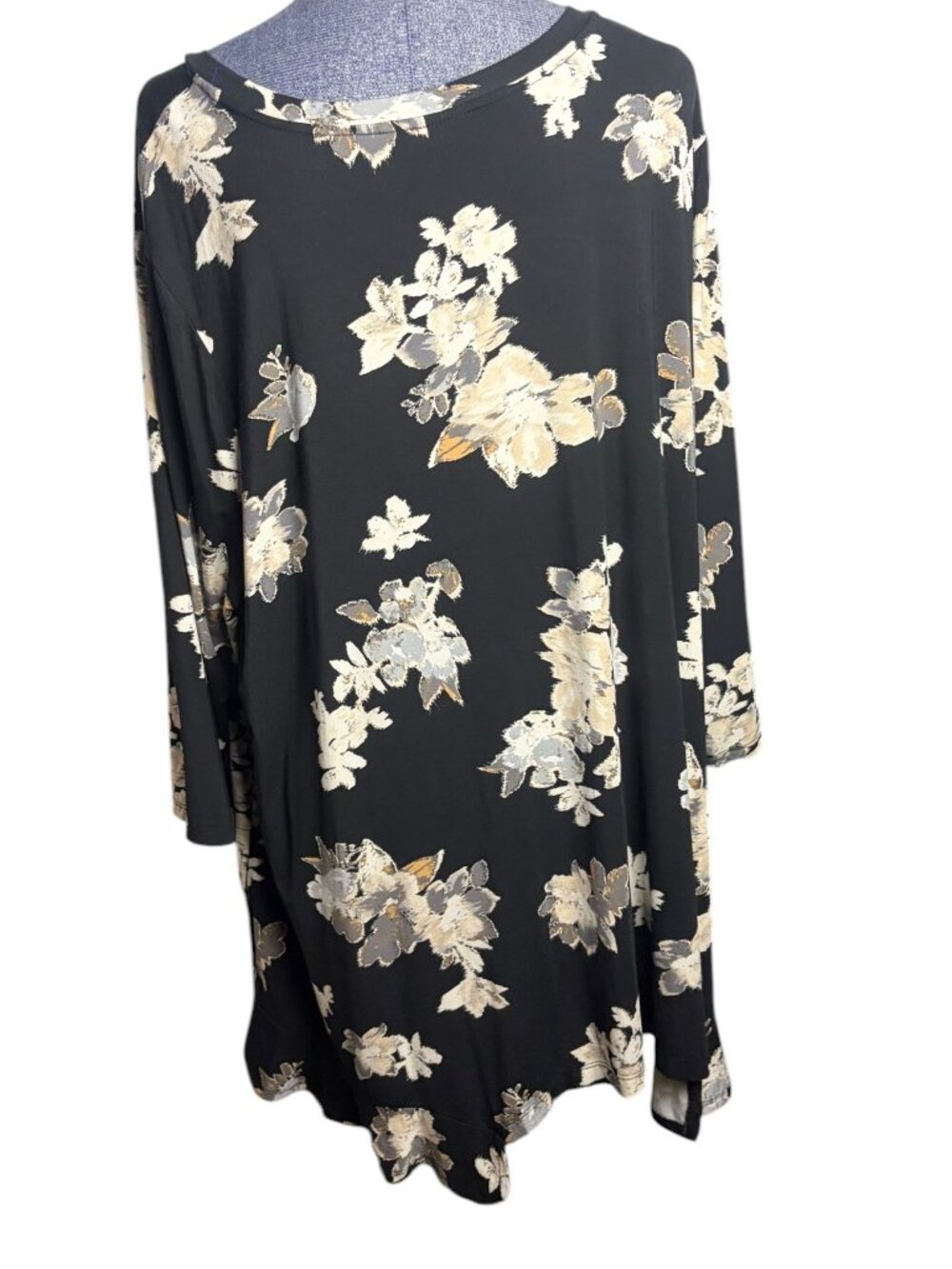 Logo by Lori Goldstein Size 3x Top Black Dark Floral Soft Strechy Jersey Knit - Picture 5 of 5